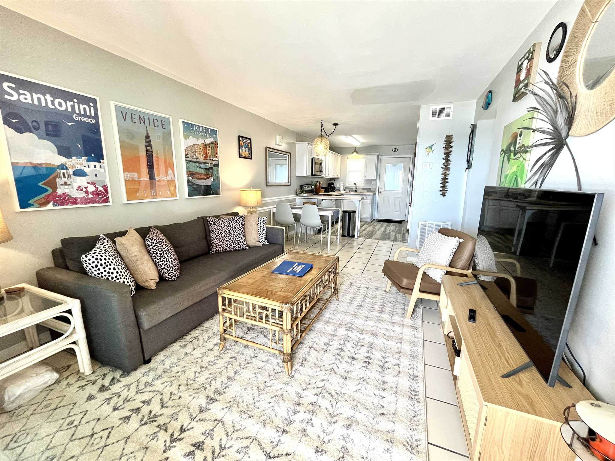 The living room includes a flat screen cable TV.