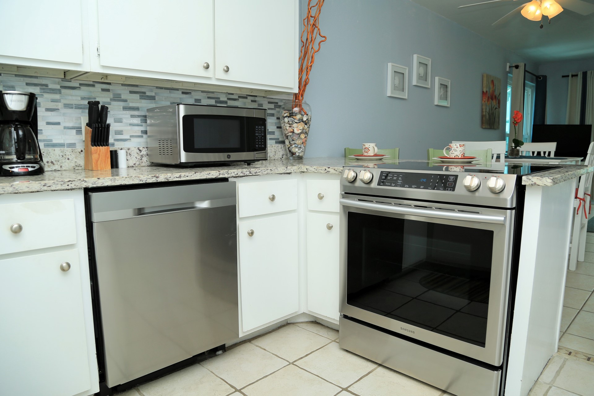 Harbor House B17 - another view of kitchen