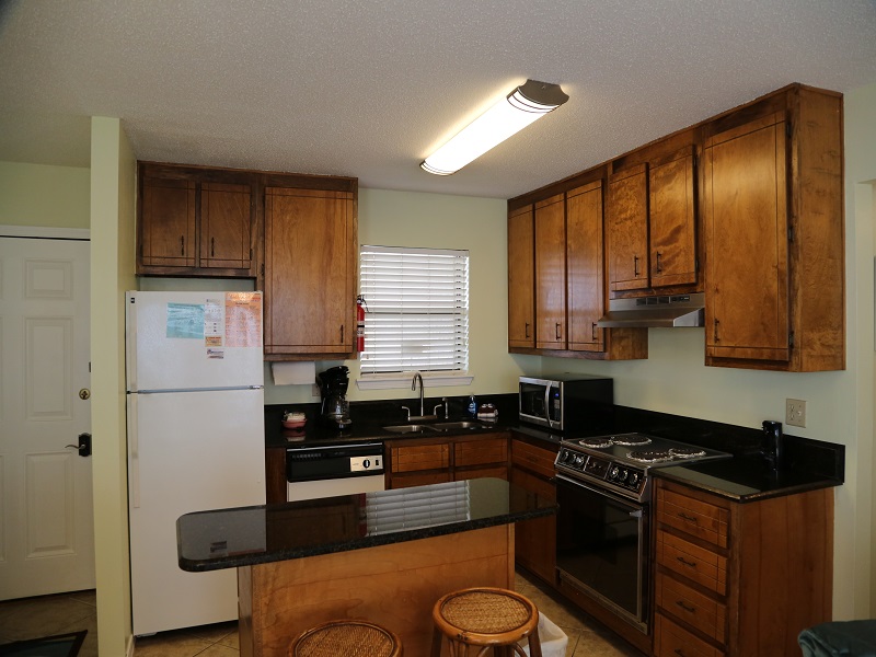 Full kitchen w/all major appliances