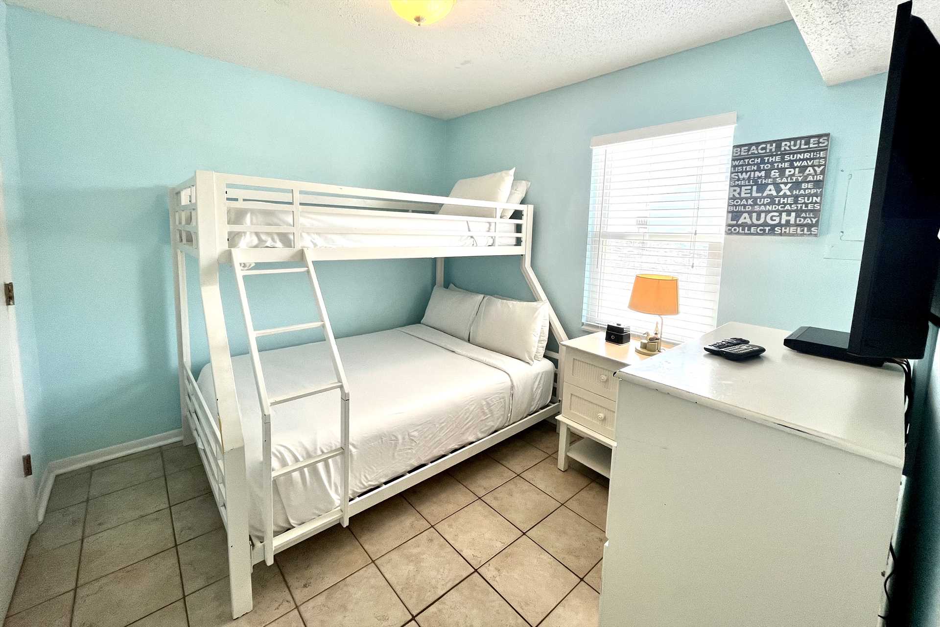 The second bedroom is perfect for kids with a Bunkbed (full/