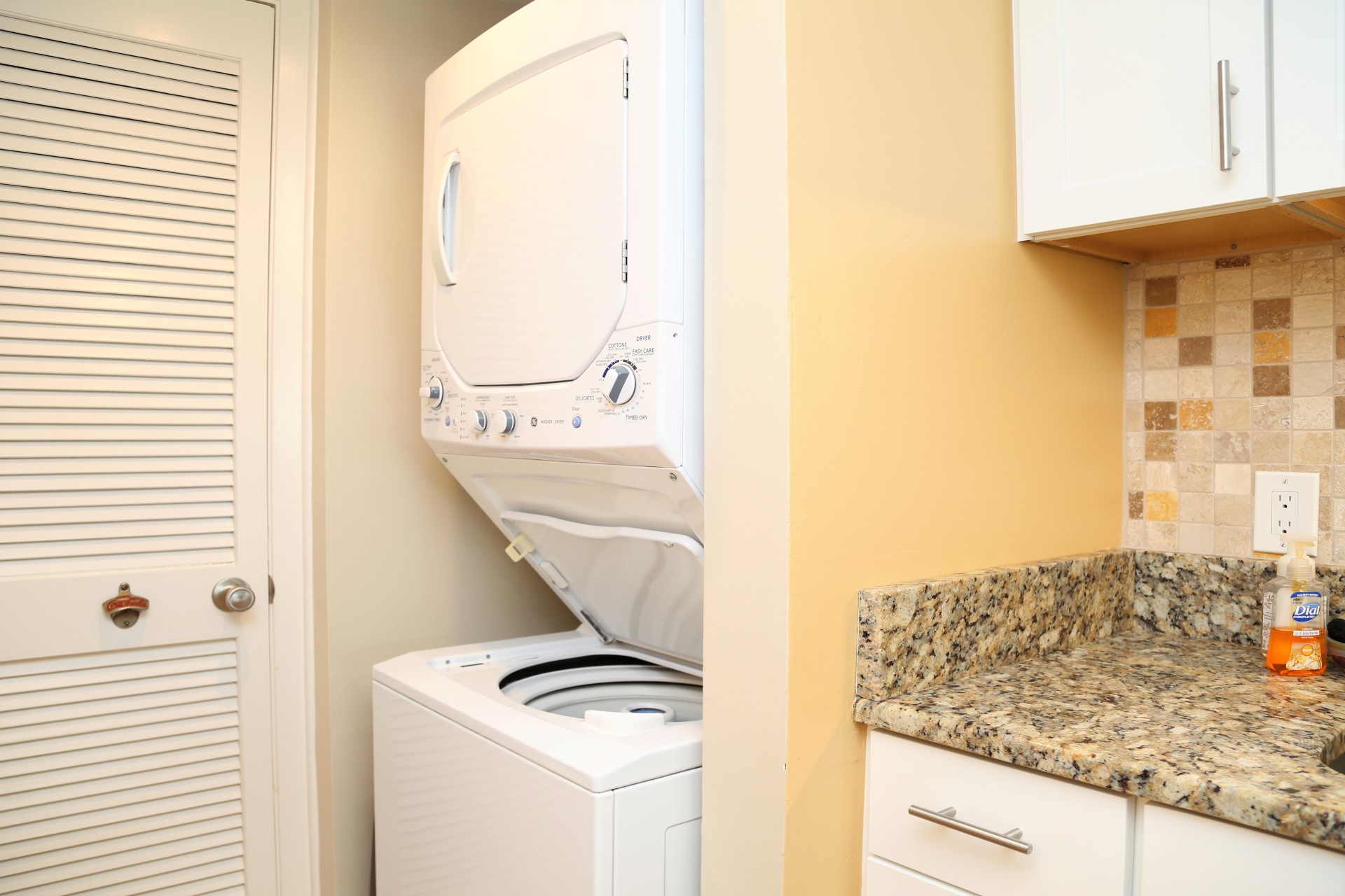 Castaways 2C - Washer and dryer in unit