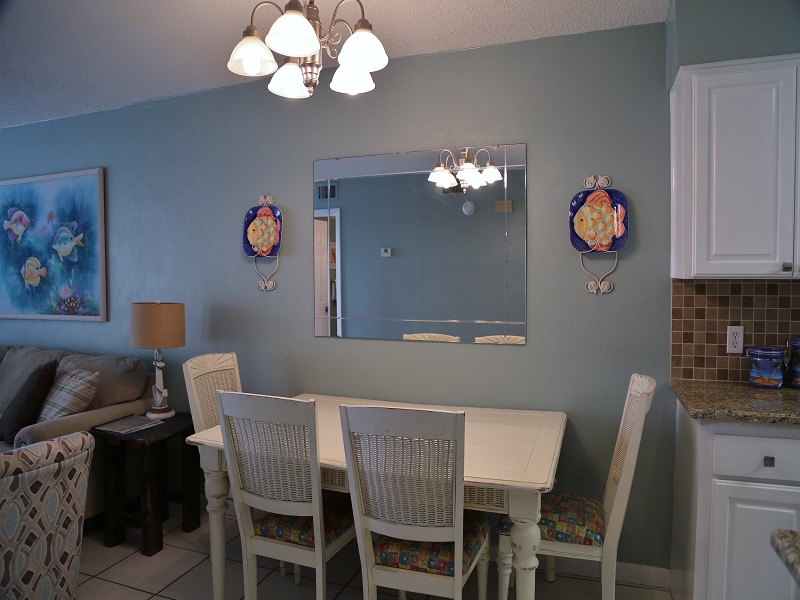 Island Shores 450 - Dining and Kitchen area
