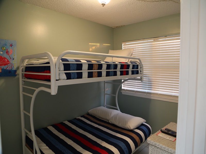 Third bedroom -full/twin bunk