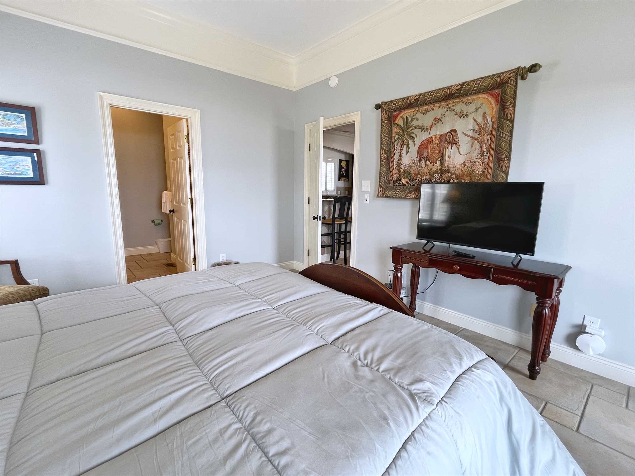 Master bedroom 2, TV
