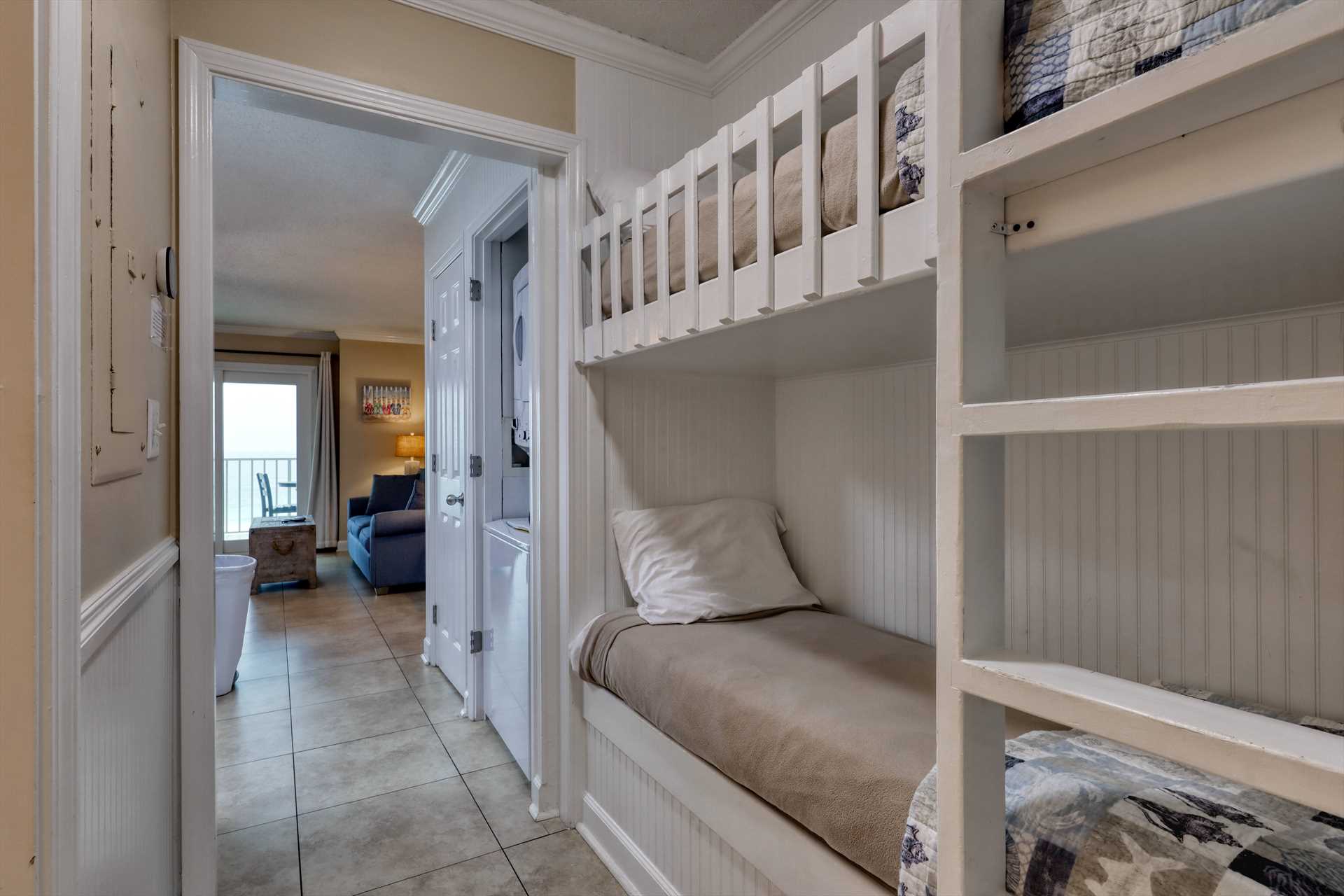 Built-in hallway bunks, great for the kids!