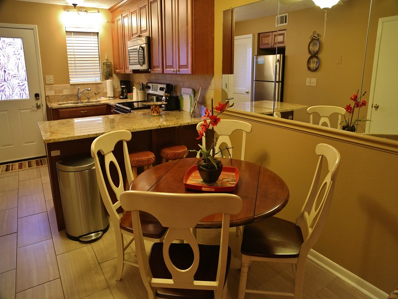 Harbor House B20 - Dining table and chairs