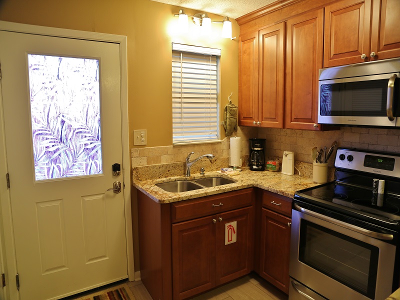 Harbor House B20 - Updated cabinets and modern appliances