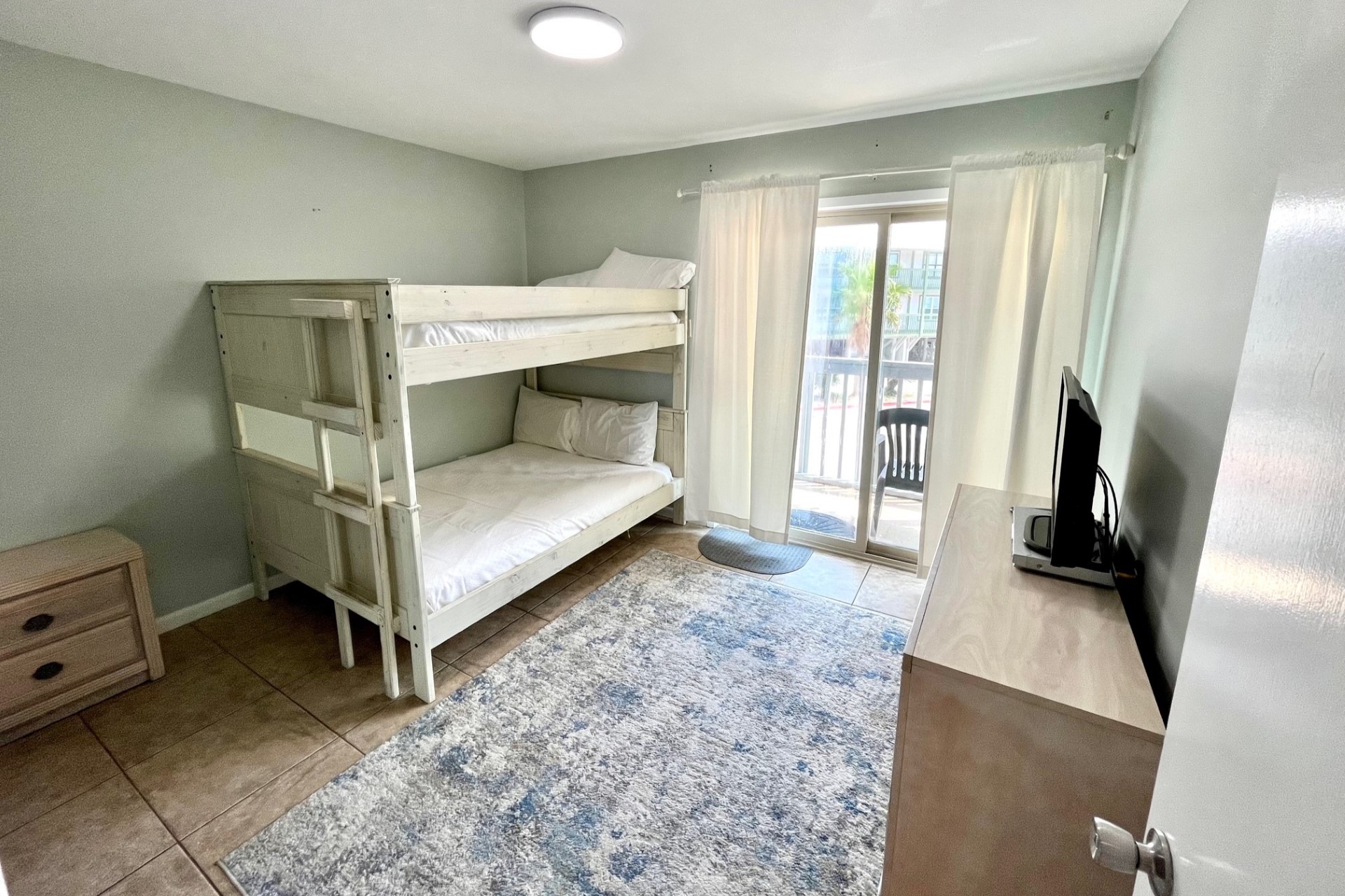 The second bedroom includes 2 twin-size beds, a 22