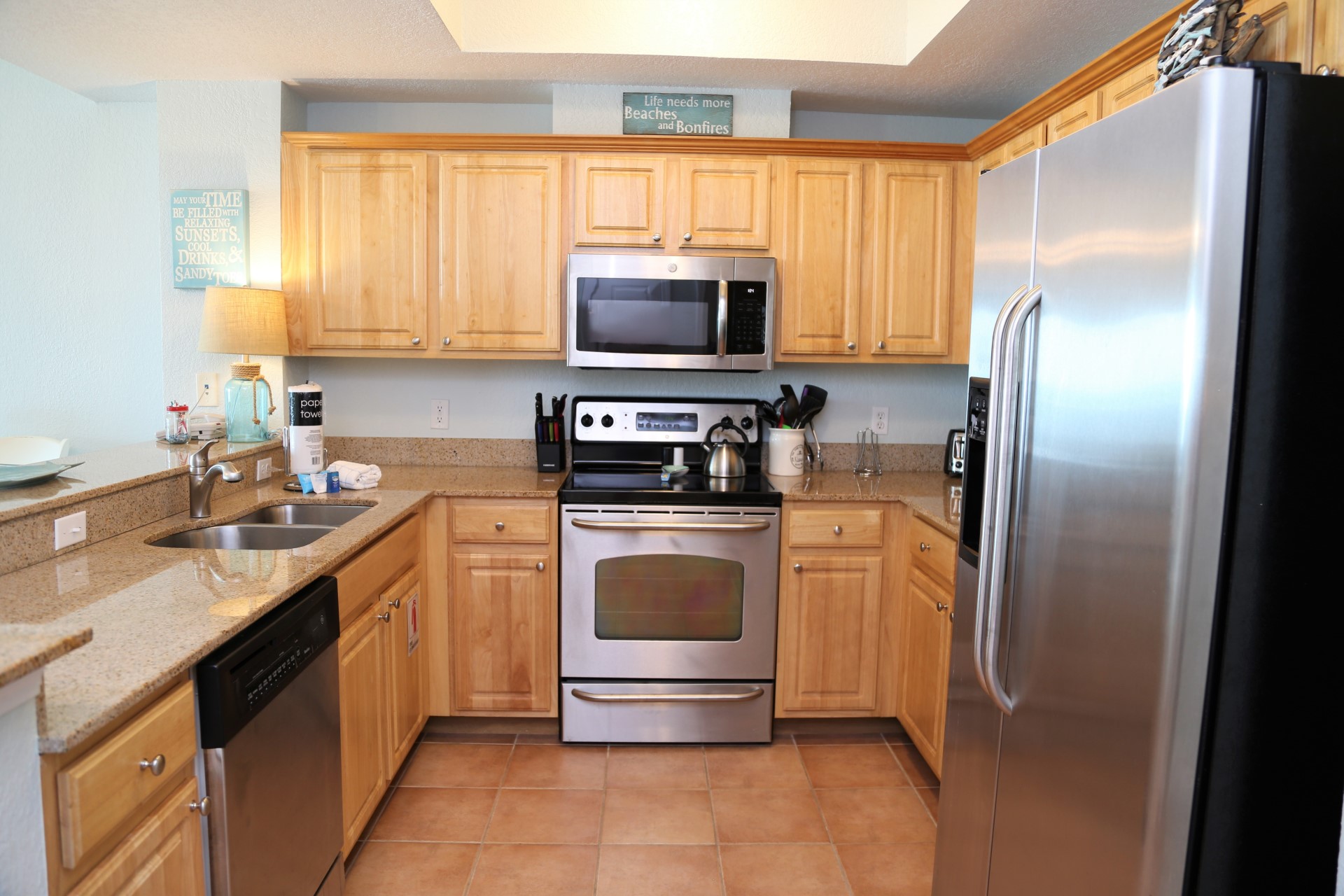 Crystal Shores West 905 - Stainless steel appliances