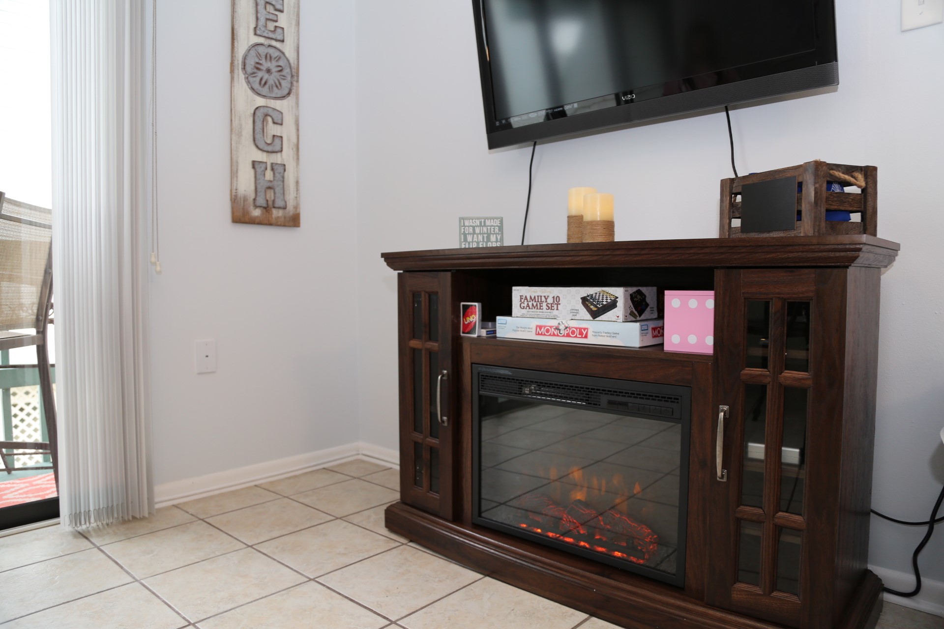 Warming electric fire place.