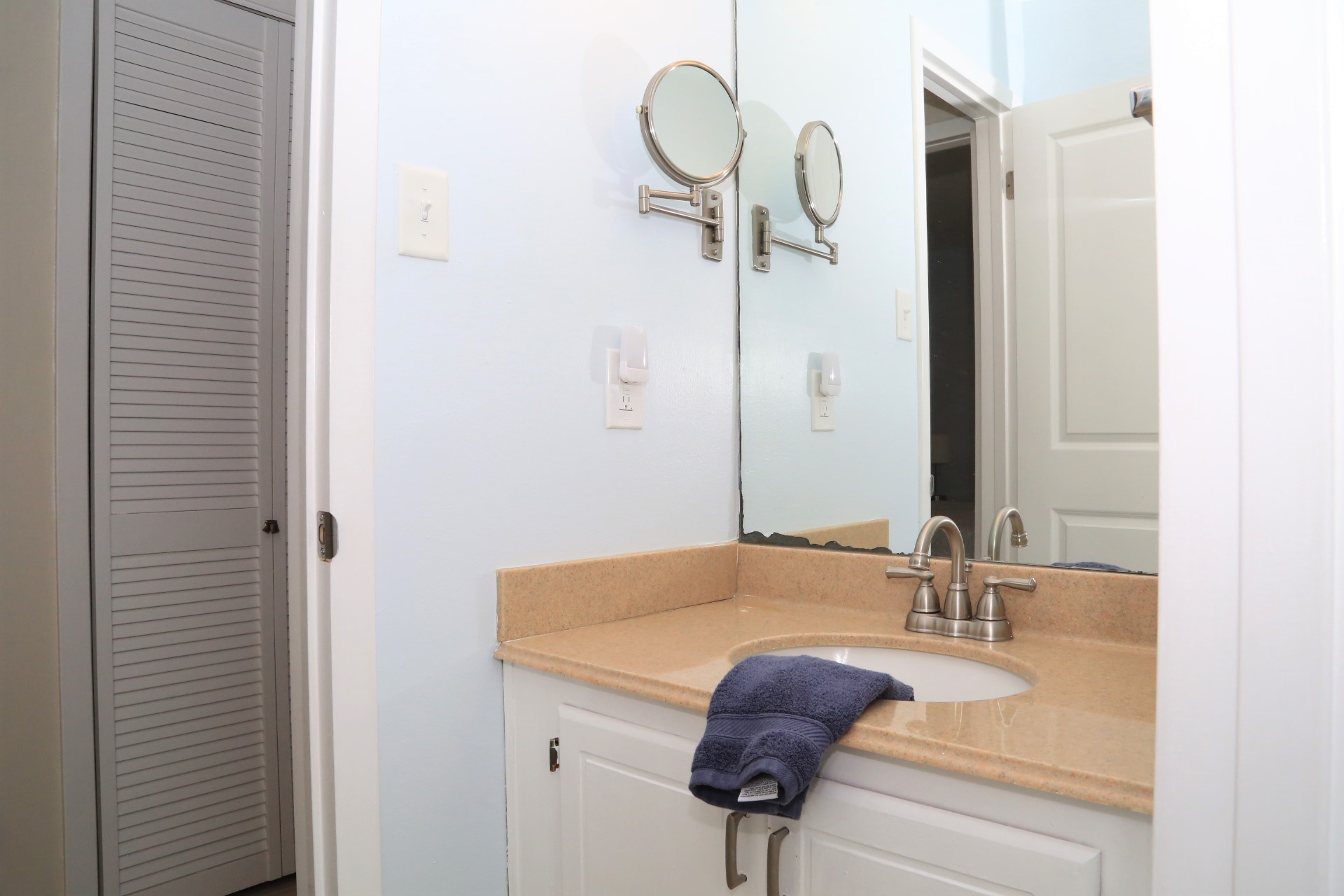 Upstairs bathroom with separate vanity.