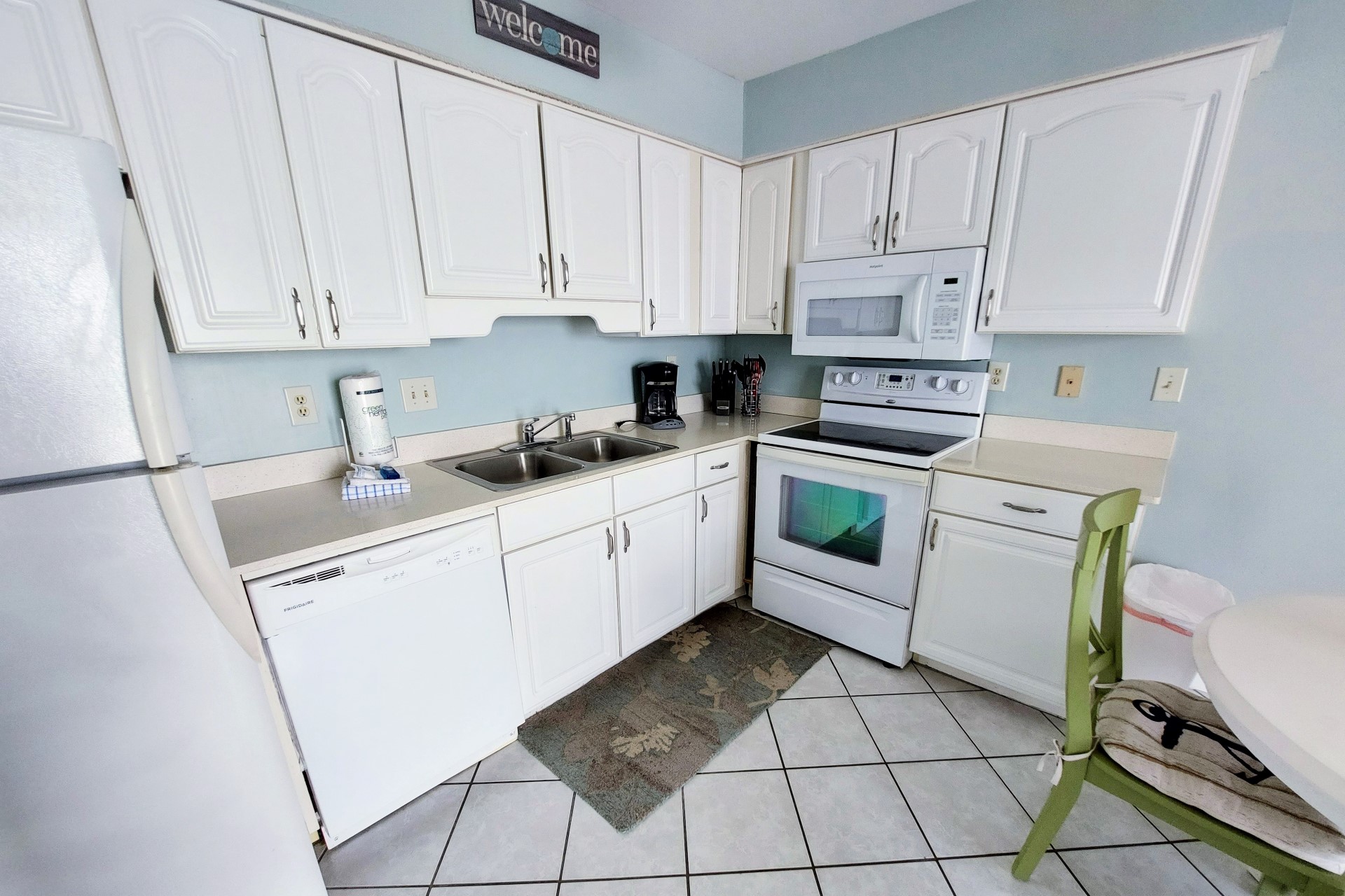 Prepare home-cooked meals in the fully equipped kitchen!