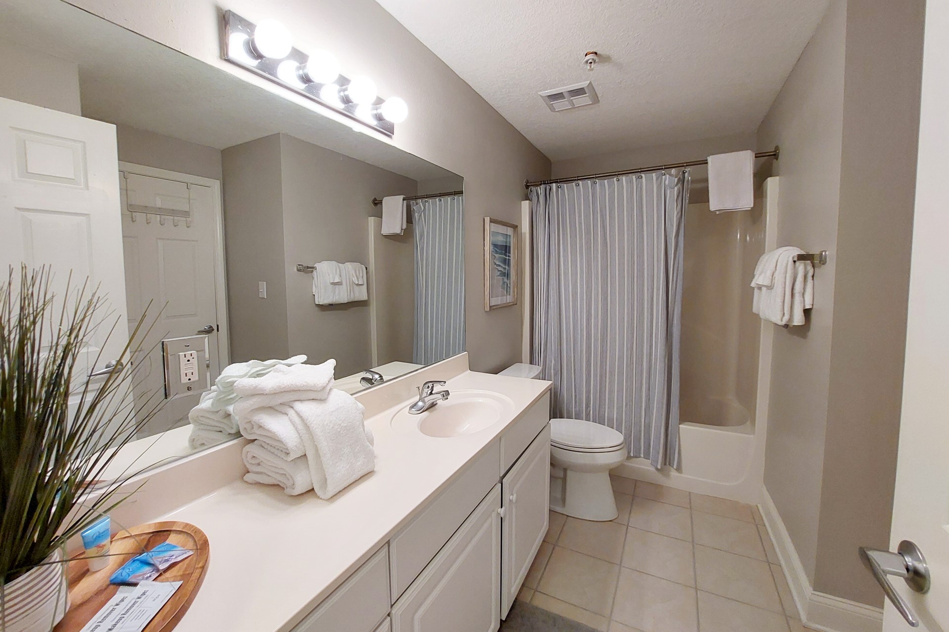 The second bathroom includes a shower/tub combo and can be a