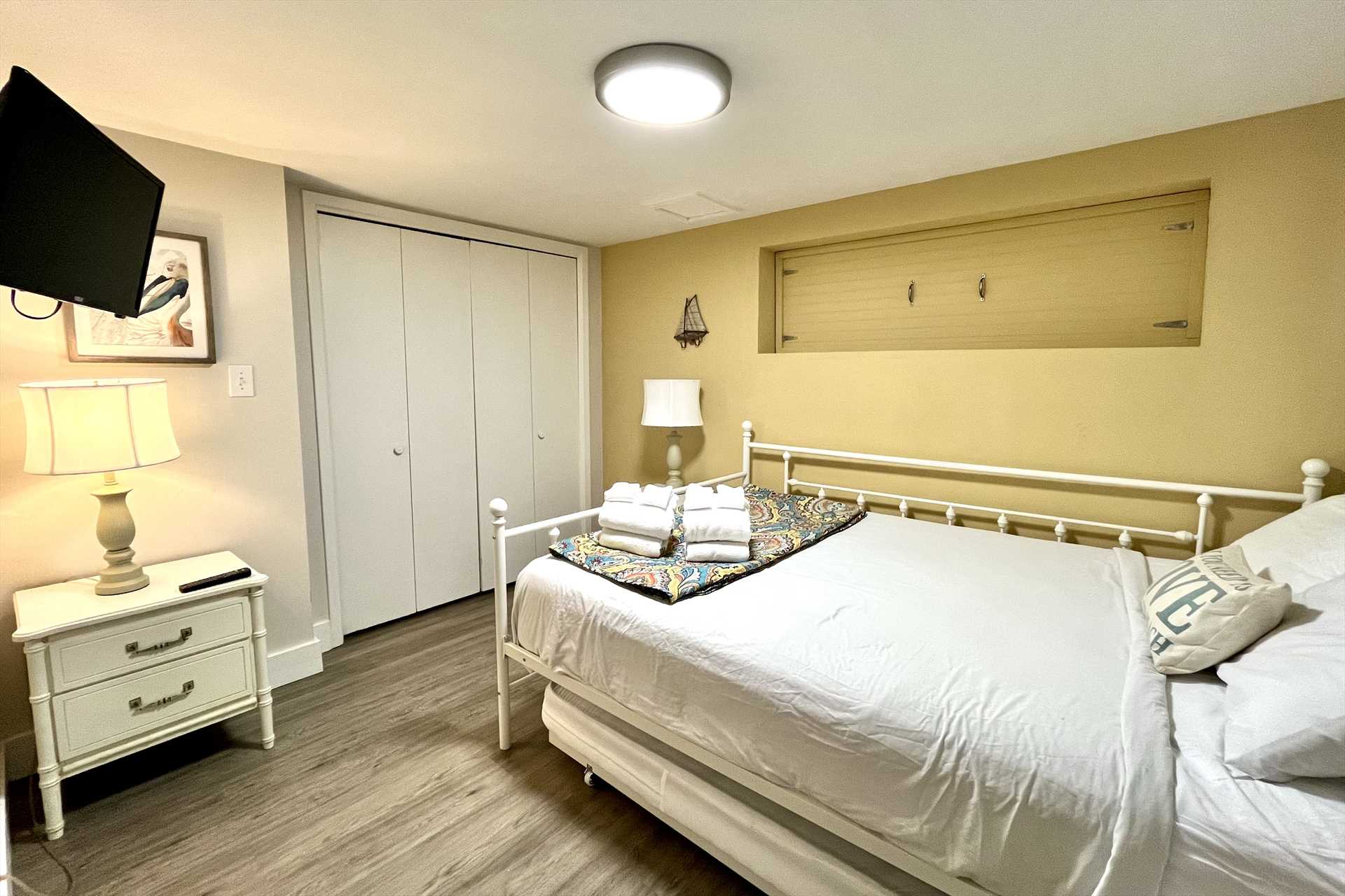 The second bedroom includes a daybed (Queen w full trundle)