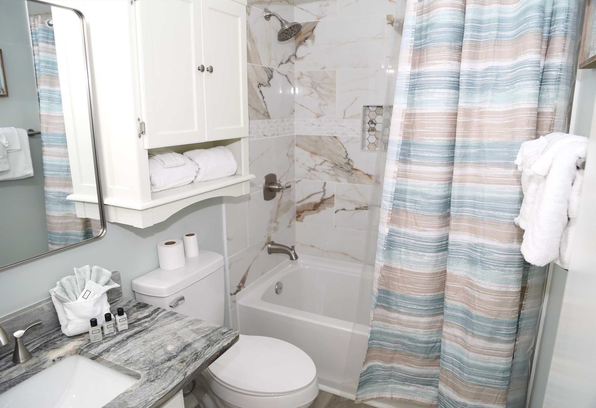 The ensuite bathroom with a beautifully tiled tub surround.
